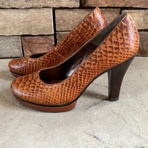 SOFFT size 6 animal print heels